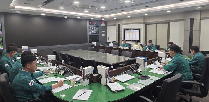 [창녕=뉴시스] 이도완 부군수 주재로 가뭄 대비 대책회의를 하고 있다. (사진= 창녕군 제공) 2026.07.23. photo@newsis.com *재판매 및 DB 금지