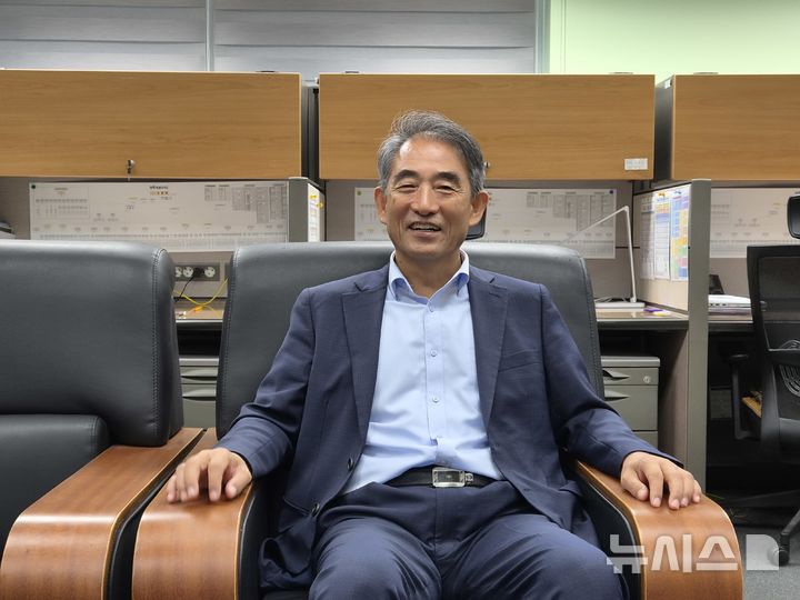 [전주=뉴시스] 김민수 기자= 윤준병 의원이 23일 전북특별자치도의회 기자실에서 차기 도당위원장 출마를 밝히고 있다. 2026.07.23 leo@newsis.com *재판매 및 DB 금지