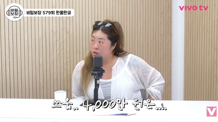 [서울=뉴시스] 영국에 거주 중인 유튜버 '명예 영국인' 백진경이 유튜브 채널 '비보티비'에 출연해 영국의 폭염과 에어컨 설치 현실에 대해 이야기하고 있다. (사진=유튜브 채널 '비보티비' 캡처)