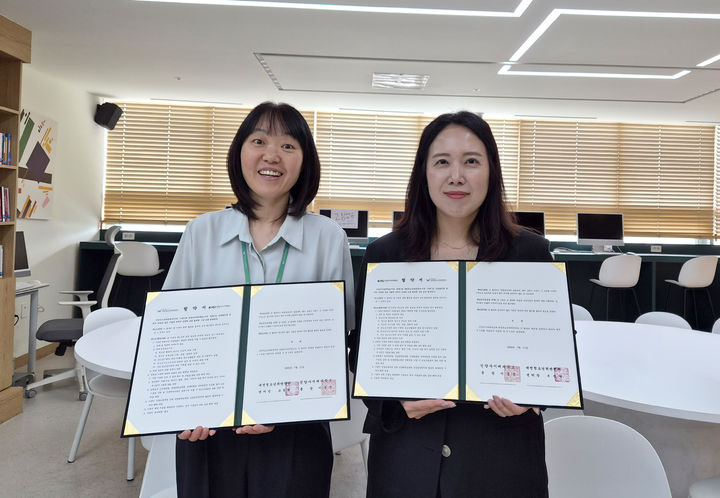 [대전=뉴시스] 건양사이버대 상담심리치료학과와 대전청소년위캔센터 협약식 기념촬영. (사진=건양사이버대 제공) 2026.07.23. photo@newsis.com *재판매 및 DB 금지