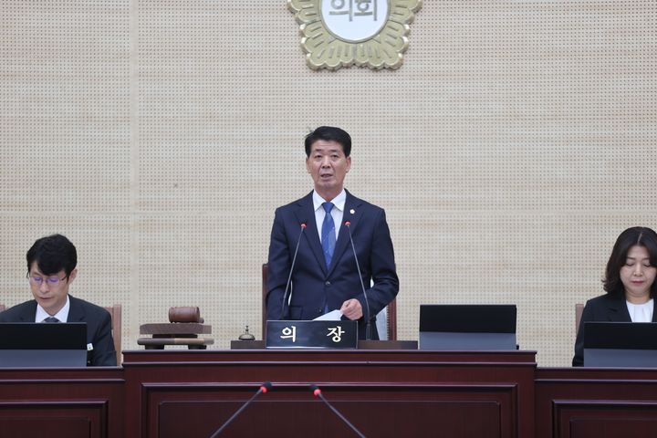 [고창=뉴시스] 23일 개회한 고창군의회 제325회 임시회의 제1차 본회의, 박성만 의장이 회의를 진행하고 있다. *재판매 및 DB 금지