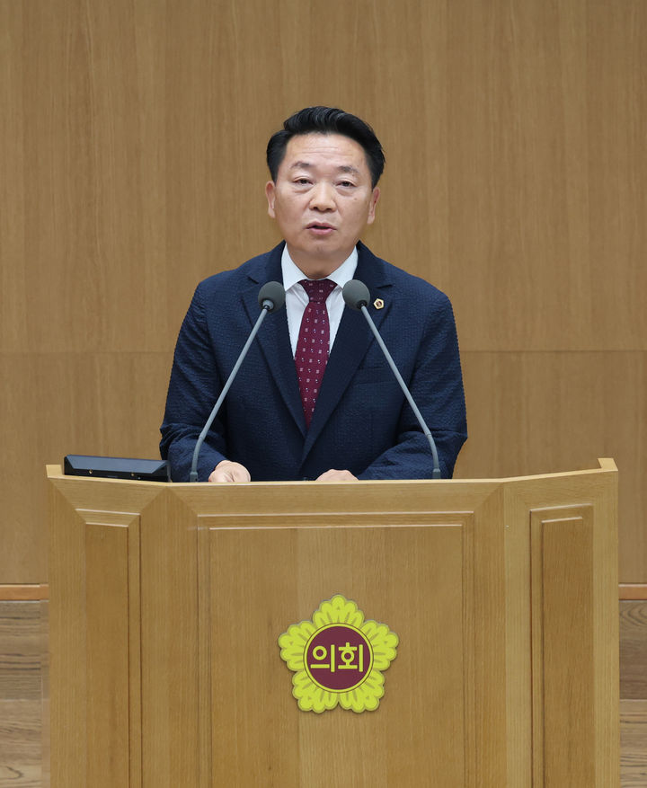 [수원=뉴시스] 방성환 경기도의회 국민의힘 대표의원이 23일 제392회 임시회 제4차 본회의에서 대표의원 연설을 하고 있다. (사진=경기도의회 제공) 2026.07.23. photo@newsis.com *재판매 및 DB 금지