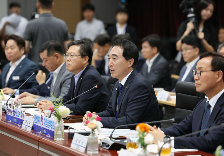 [홍성=뉴시스] 유효상 기자 = 충남도 주관으로 23일 도청 대회의실에서 박수현 지사와 15개 시군 시장·군수 등 50여명이 참석한 가운데 민선 9기 첫 지방정부회의가 열리고 있다. (사진=충남도 제공) 2026.07.23 photo@newsis.com *재판매 및 DB 금지