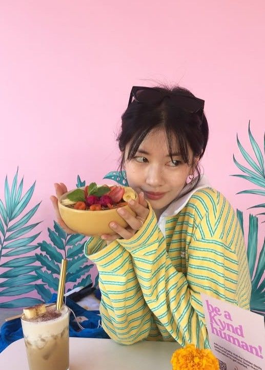 [서울=뉴시스] 배우 정소민이 자신의 SNS를 통해 그릭요거트 먹는 모습을 공개했다. (사진=정소민 인스타그램 캡처)
