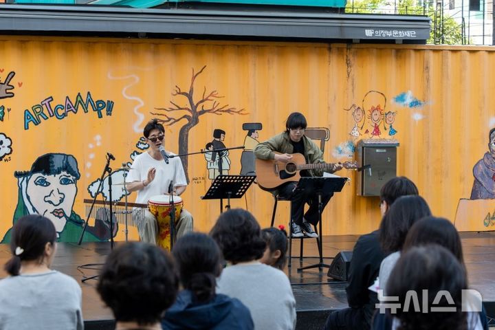 [의정부=뉴시스] '도시가 극장, 자연이 무대' 공연 사진. (사진=의정부문화관광재단 제공) 2026.07.24 photo@newsis.com