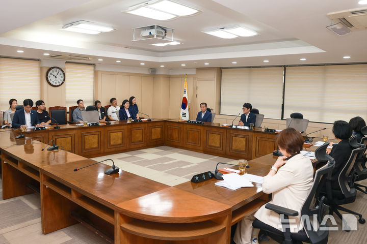 [군포=뉴시스] 군포시의회 7월 의원간담회 현장. (사진=군포시 의회 제공).2026.07.23. photo@newsis.com