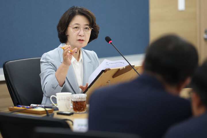 [수원=뉴시스] 추미애 지사가 23일 오후 경기도청 5층 서희홀에서 열린 도시주택실과 도시개발국 업무보고에서 발언하고 있다. (사진=경기도 제공) 2026.07.23. photo@newsis.com *재판매 및 DB 금지