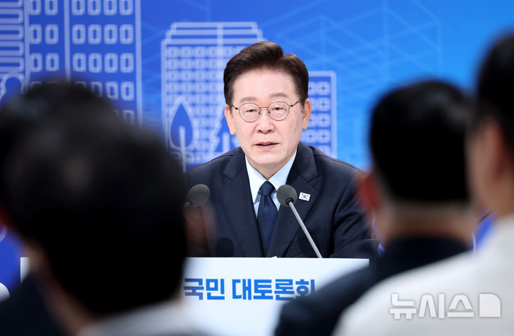 [서울=뉴시스] 김진아 기자 = 이재명 대통령이 23일 서울 여의도 KBS 별관 공개홀에서 열린 부동산정책 국민 대토론회에서 발언하고 있다. (청와대통신사진기자단) 2026.07.23. bluesoda@newsis.com
