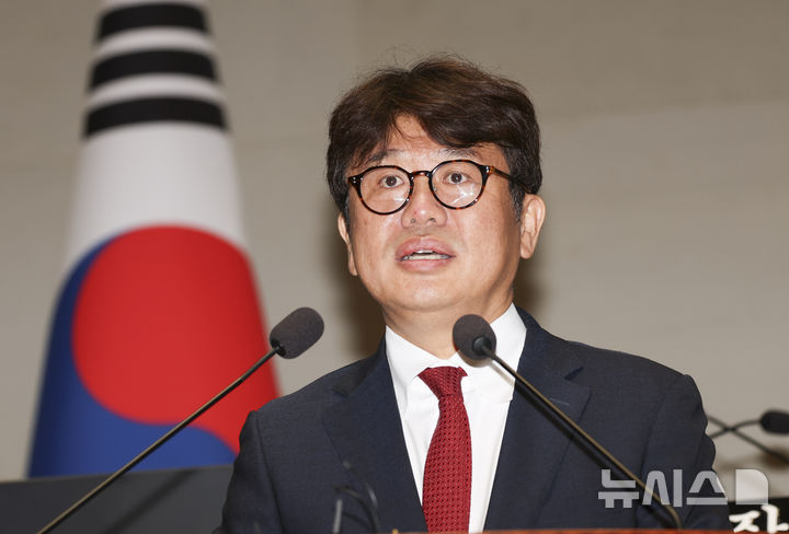 [서울=뉴시스] 김근수 기자 = 국회 국토교통위원장으로 선출된 유의동 국민의힘 의원이 23일 오전 서울 여의도 국회에서 열린 상임위원장 후보자 선출 의원총회에서 소감을 밝히고 있다. 2026.07.23. ks@newsis.com