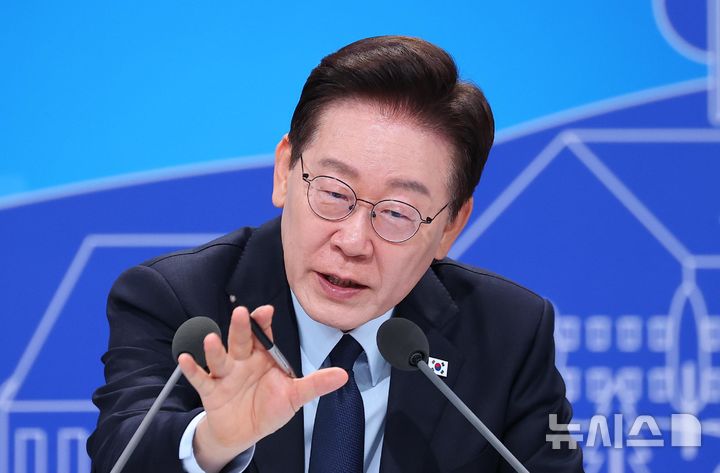 [서울=뉴시스] 김진아 기자 = 이재명 대통령이 23일 서울 여의도 KBS 별관에서 열린 부동산정책 국민 대토론회에서 발언을 하고 있다. (청와대통신사진기자단) 2026.07.23. bluesoda@newsis.com