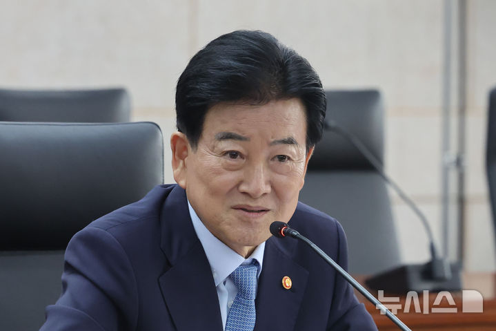 [서울=뉴시스] 권창회 기자 = 정동영 통일부 장관이 23일 서울 종로구 남북회담본부에서 열린 북한학 전공자 초청 간담회에서 인사말을 하고 있다. 2026.07.23. kch0523@newsis.com