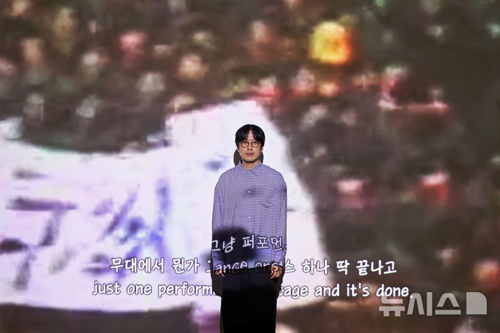 [서울=뉴시스] 박진희 기자 = 국립현대미술관·SBS문화재단 '올해의 작가상 2026' 후원작가 홍진훤이 23일 서울 종로구 국립현대미술관 서울에서 기자간담회를 하고 있다. 2026.07.23. pak7130@newsis.com