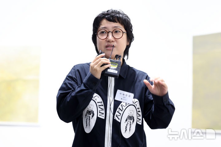 [서울=뉴시스] 박진희 기자 = 국립현대미술관·SBS문화재단 '올해의 작가상 2026' 후원작가 이해민선이 23일 서울 종로구 국립현대미술관 서울에서 기자간담회를 하고 있다. 2026.07.23. pak7130@newsis.com
