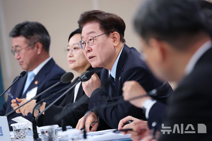 [서울=뉴시스] 김진아 기자 = 이재명 대통령이 23일 서울 여의도 KBS 별관에서 열린 부동산정책 국민 대토론회에서 발언을 하고 있다. (청와대통신사진기자단) 2026.07.23. bluesoda@newsis.com