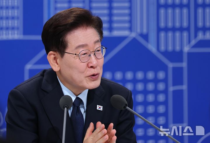 [서울=뉴시스] 김진아 기자 = 이재명 대통령이 23일 서울 여의도 KBS 별관에서 열린 부동산정책 국민 대토론회에서 발언을 하고 있다. (청와대통신사진기자단) 2026.07.23. bluesoda@newsis.com