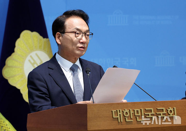 [서울=뉴시스] 고범준 기자 = 박선원 더불어민주당 의원이 23일 서울 여의도 국회 소통관에서 현안 관련 기자회견을 하고 있다. 2026.07.23. bjko@newsis.com