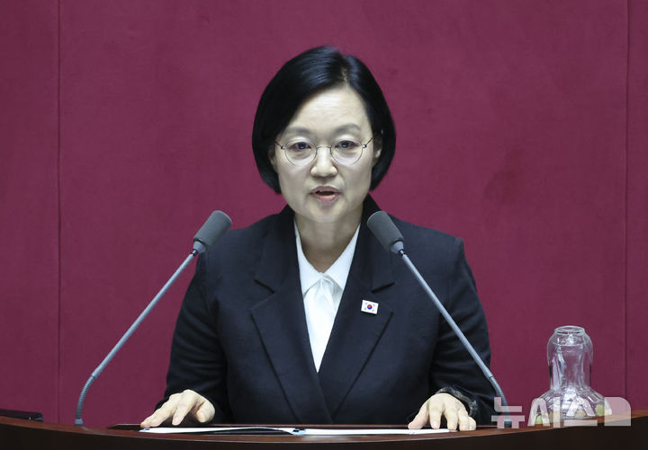[서울=뉴시스] 김근수 기자 = 한성숙 국무총리가 23일 오후 서울 여의도 국회 본회의장에서 열린 제437회국회(임시회) 제2차 본회의에 앞서 취임 인사를 하고 있다. 2026.07.23. ks@newsis.com