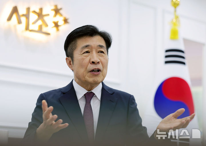 [서울=뉴시스] 홍효식 기자 = 전성수 서초구청장이 지난달 23일 서울 서초구청에서 뉴시스와 인터뷰하고 있다. 2026.08.06. yesphoto@newsis.com