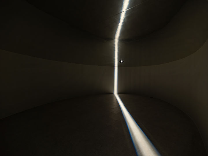박유석 〈Cylinder Movement〉, 2026, 인터랙티브 사운드-비주얼 설치(라이다 센서, 360도 모터 제어 베이스, 조명, 다채널 오디오, 커스텀 소프트웨어), 가변크기 *재판매 및 DB 금지