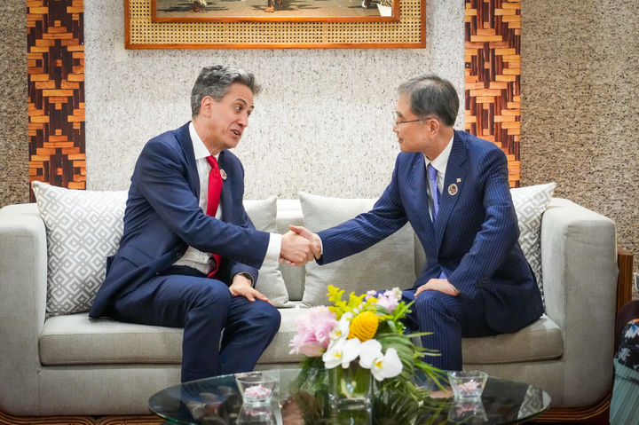 [서울=뉴시스] 아세안 관련 외교장관회의 계기 한-영 외교장관 회담. (사진=외교부 제공) *재판매 및 DB 금지