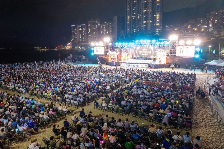 [부산=뉴시스] 제21회 현인가요제 모습. (사진=부산 서구 제공) 2026.07.25. photo@newsis.com *재판매 및 DB 금지
