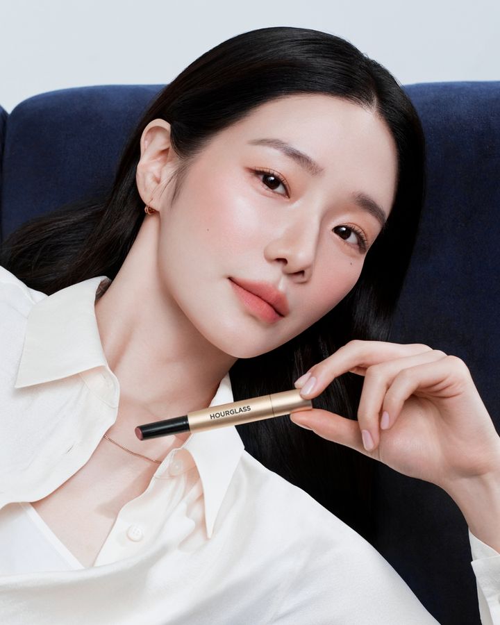 [서울=뉴시스] 아워글래스 새 브랜드 파트너 박규영. (사진=신세계인터내셔날 제공) *재판매 및 DB 금지