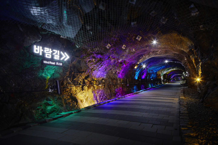 [광명=뉴시스] 광명동굴 내부 전경. (사진=광명시 제공) 2026.07.24. photo@newsis.com *재판매 및 DB 금지