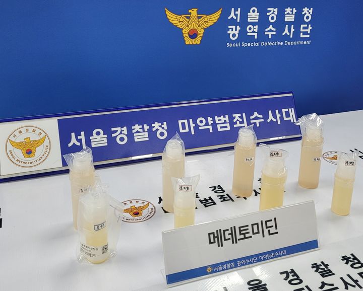 [서울=뉴시스]서울경찰청 마약범죄수사대는 의료용 마약류를 불법 투약한 혐의(마약류 관리에 관한 법률 위반 등)로 의사 A씨와 B씨, 행정실장, 투약자 등 14명을 입건하고 이 중 의사 A씨와 투약자 C씨 등 2명을 구속했다고 26일 밝혔다.(사진 제공=서울경찰청 마약범죄수사대) 2026.07.26 photo@newsis.com *재판매 및 DB 금지