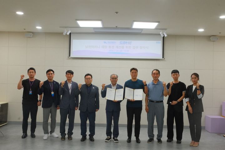[부산=뉴시스] 24일 부산관광공사 대회의실에서 부산관광공사와 국제다이빙협회 'IDA 더블케이' 의 '남천마리나 해양 환경 보전과 해양레저 활성화 업무 협약 체결식'을 마친 뒤 기념촬영을 하고 있다. (사진=부산관광공사 제공) 2026.07.24 photo@newsis.com *재판매 및 DB 금지