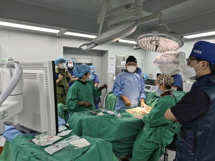 하나병원 8회 혈관중재 라이브 서저리 모습. (사진=청주 하나병원 제공) *재판매 및 DB 금지