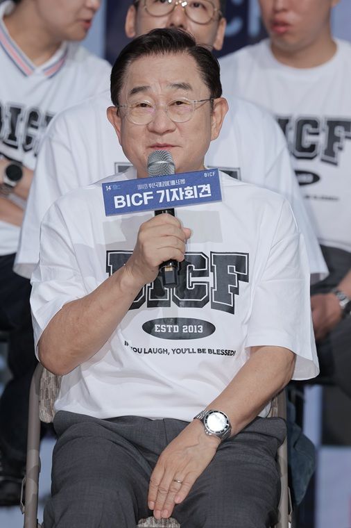 [서울=뉴시스] 코미디언 이홍렬이 24일 서울 상암동 쇼킹케이팝센터에서 열린 제14회 부산국제코미디페스티벌(BICF) 기자회견에서 질의응답을 하고 있다. (사진=부산국제코미디페스티벌 집행위 제공) 2026.07.24. photo@newsis.com *재판매 및 DB 금지