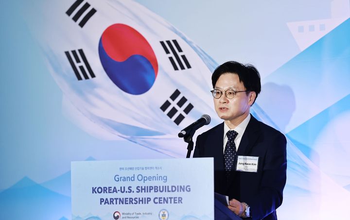 [서울=뉴시스] 김정관 산업통상부 장관이 23일(현지 시간) 미국 워싱턴 D.C. 메이프라워호텔에서 열린 '한-미 조선협력센터 개소식'에 참석해 인사말을 하고 있다. (사진=산업통상부 제공) 2026.07.24. photo@newsis.com *재판매 및 DB 금지