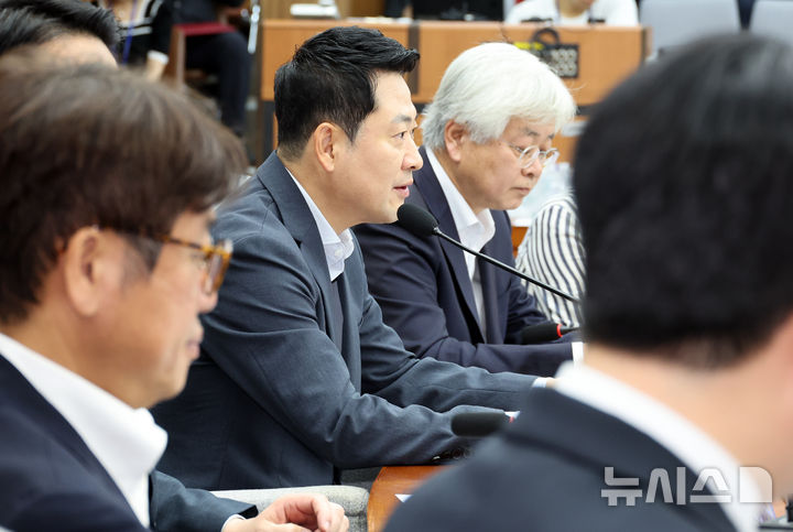 [서울=뉴시스] 최진석 기자 = 장동혁 국민의힘 대표가 24일 여의도 국회에서 열린 '규제에서 시장으로, 징벌에서 합리로' 국민의힘 부동산정책 정상화 토론회에서 발언하고 있다. 2026.07.24. myjs@newsis.com