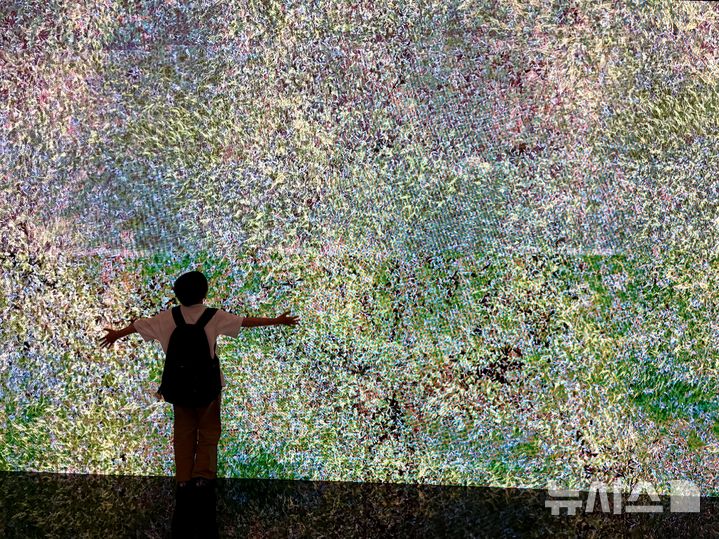 [부산=뉴시스] 한이재 기자 = 24일 제48차 유네스코 세계유산위원회 개최국 공식전시관인 대한민국관을 찾은 관람객들이 보인다. 2026.07.25. nowone@newsis.com