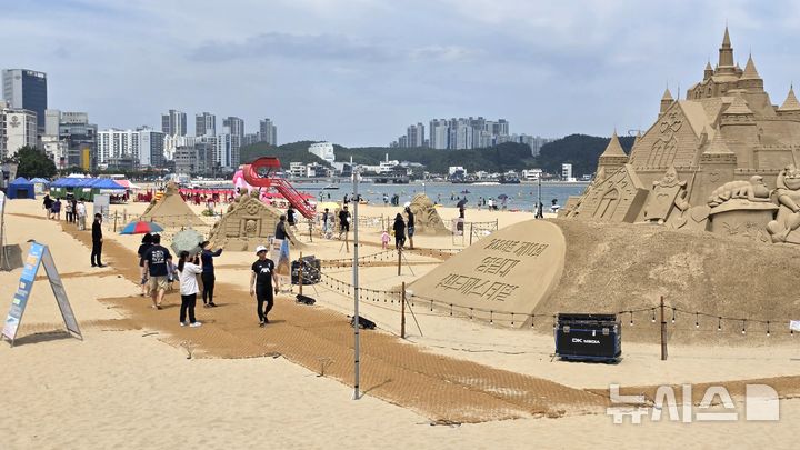 [포항=뉴시스] 송종욱 기자 = 포항 영일대해수욕장 샌드페스티벌. 2026.07.25. sjw@newsis.com