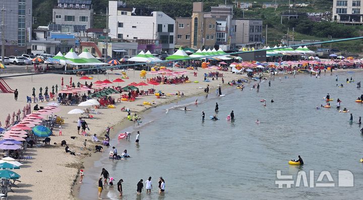 [포항=뉴시스] 송종욱 기자 = 포항 구룡포해수욕장. 2026.07.25. sjw@newsis.com