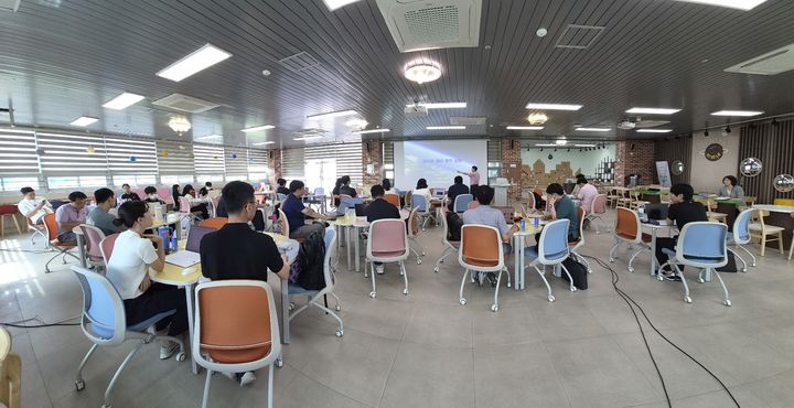 [진주=뉴시스]경남과학교육원, 큐브위성 심화연수.(사진=경남과학교육원 제공).2026.07.26.photo@newsis.com *재판매 및 DB 금지