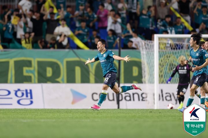 [서울=뉴시스] 프로축구 K리그2 안산 그리너스의 김인성. (사진=한국프로축구연맹 제공) *재판매 및 DB 금지