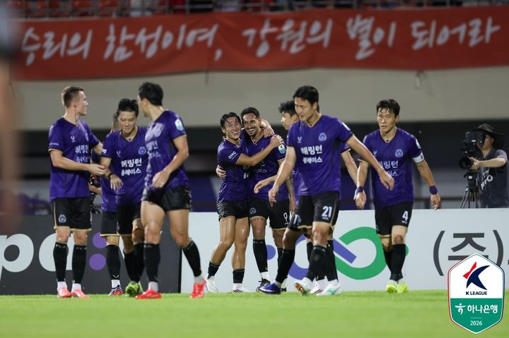 [서울=뉴시스]K리그1 안양, 강원에 2-1 승리. (사진=한국프로축구연맹 제공)