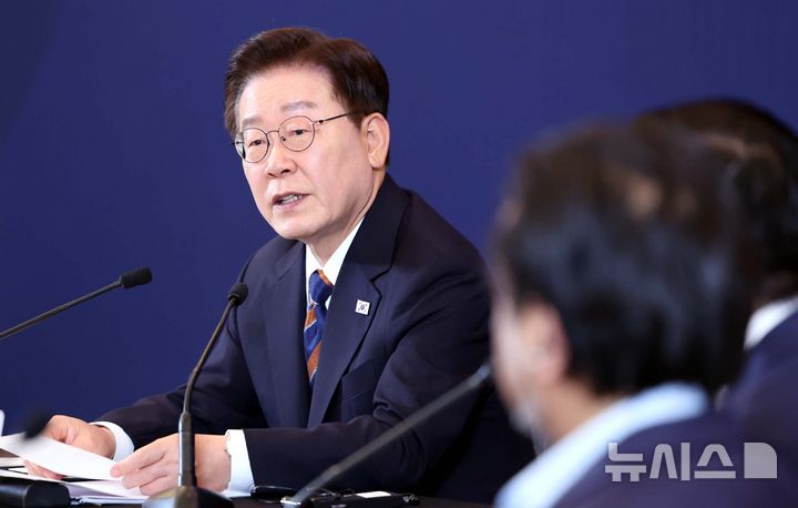 [샌프란시스코=뉴시스] 김진아 기자 = 이재명 대통령이 25일(현지 시간) 미국 샌프란시스코의 한 호텔에서 열린 실리콘밸리 벤처투자 밋업에서 인사말을 하고 있다. 2026.07.26. bluesoda@newsis.com