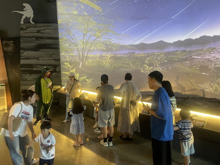 [진주=뉴시스]진주익룡발자국전시관, 여름방학 ‘특별 해설’ 운영.(사진=진주시 제공).2026.07.27.photo@newsis.com *재판매 및 DB 금지