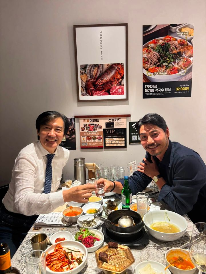 [서울=뉴시스] 조국 전 조국혁신당 대표가 '소주 인증샷' 논란을 두고 "부정적 낙인을 찍기 위한 속셈"이라면서 해명에 나섰다. (사진=조국 전 조국혁신당 대표 페이스북 캡처)