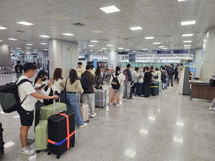 [부산=뉴시스] 지난 6월 첫째주 김해국제공항에서 열린 '중화권 관광객 환대주간' 행사 현장. (사진=부산관광공사 제공) 2026.07.27 photo@newsis.com *재판매 및 DB 금지