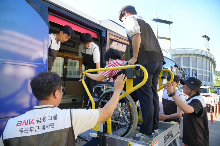 [경남소식]BNK경남은행, 장애인 야영대회 후원금·버스 지원 등