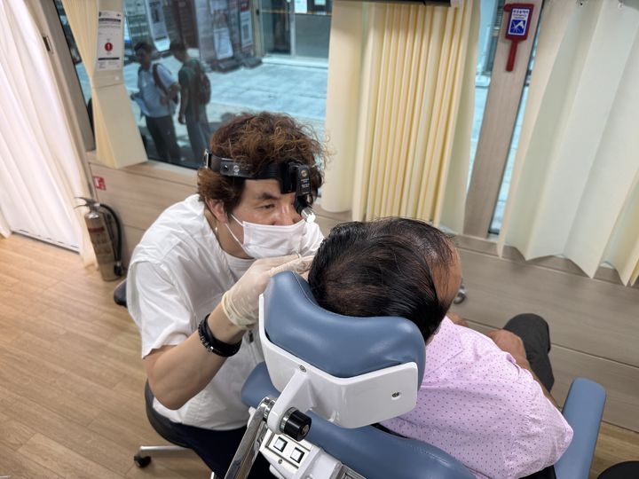 [대구=뉴시스] 대구시의사회는 대구외국인근로자지원센터에서 외국인근로자 100여명 대상으로 진료 봉사를 했다. (사진=대구시의사회 제공) 2026.07.27. photo@newsis.com *재판매 및 DB 금지