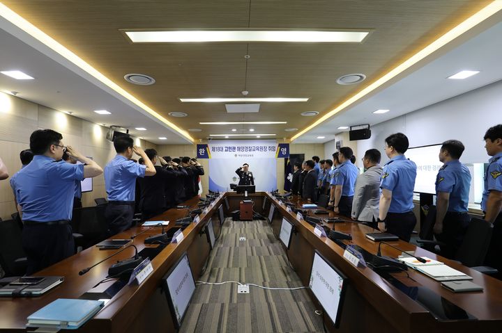 [여수=뉴시스] 27일 해양경찰교육원 제18대 고민관 교육원장이 취임식을 하고 있다. (사진=해경교육원 제공) 2026.07.27. photo@newsis.com *재판매 및 DB 금지
