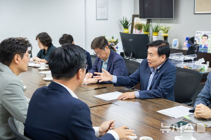 '물류센터 화재' 쿠팡 만난 서해구 "피해 보상 마련하라"