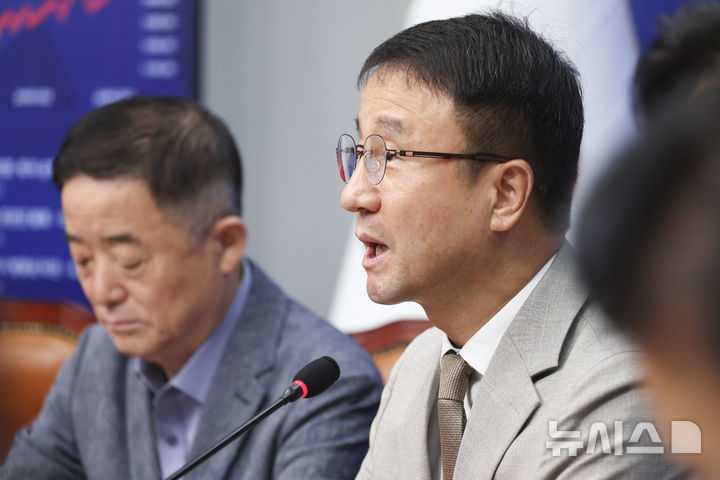 [서울=뉴시스] 김근수 기자 = 한병도 더불어민주당 당대표 직무대행 겸 원내대표가 지난 27일 오전 서울 여의도 국회에서 열린 최고위원회의에서 발언하고 있다. 2026.07.27. ks@newsis.com
