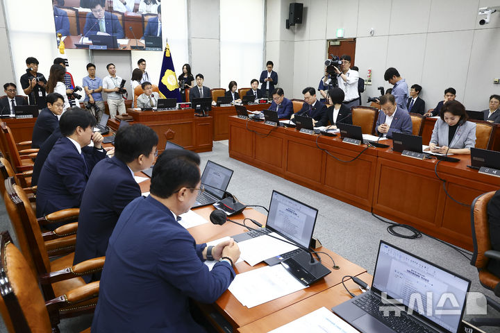 [서울=뉴시스] 김근수 기자 = 27일 오전 서울 여의도 국회에서 운영위원회 전체회의가 열리고 있다. 2026.07.27. ks@newsis.com