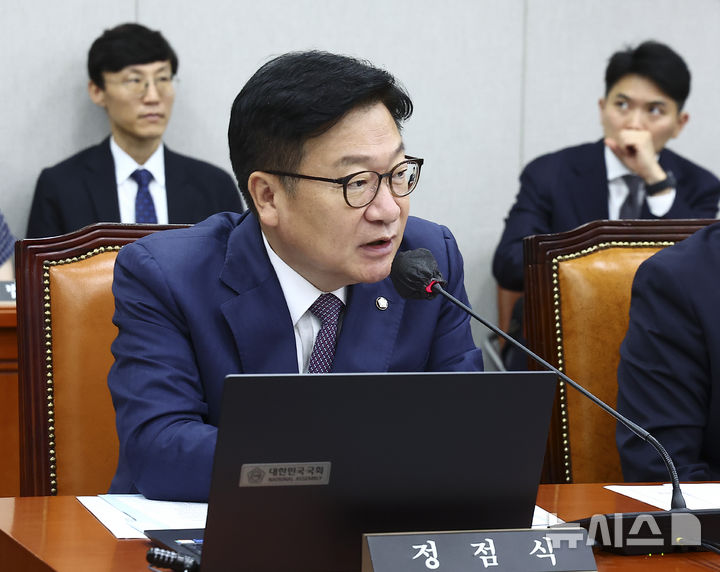 [서울=뉴시스] 김근수 기자 = 정점식 국민의힘 원내대표가 27일 오전 서울 여의도 국회에서 열린 운영위원회 전체회의에서 발언하고 있다. 2026.07.27. ks@newsis.com